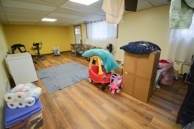 Building Photo - 3bed 2bath Available For Rent in Easy Access Area!