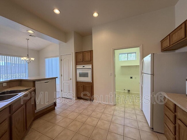 Building Photo - 2657 Edgewater Dr
