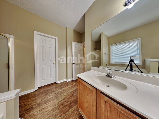 Building Photo - 2020 Foster Dr