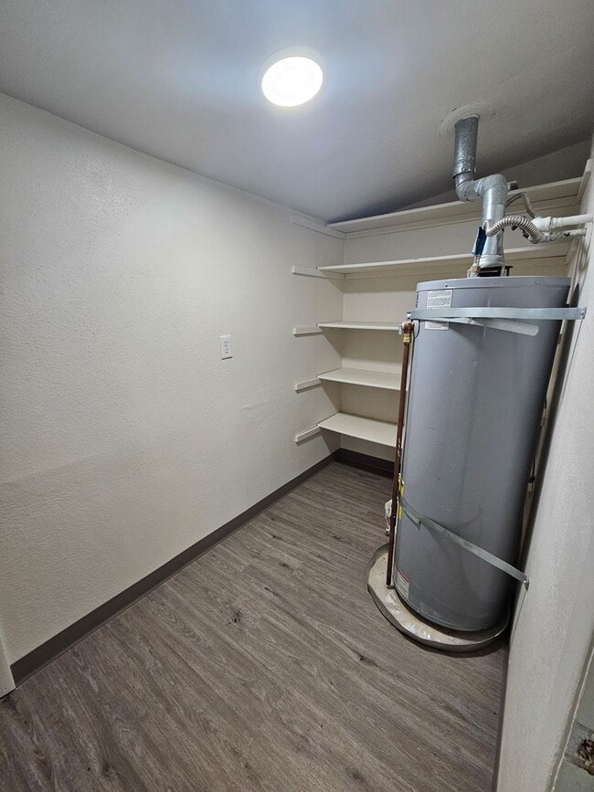 Building Photo - Charming 2 Bedroom Home!