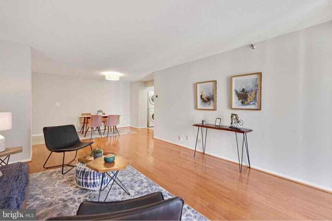 Building Photo - 900 N Stafford St