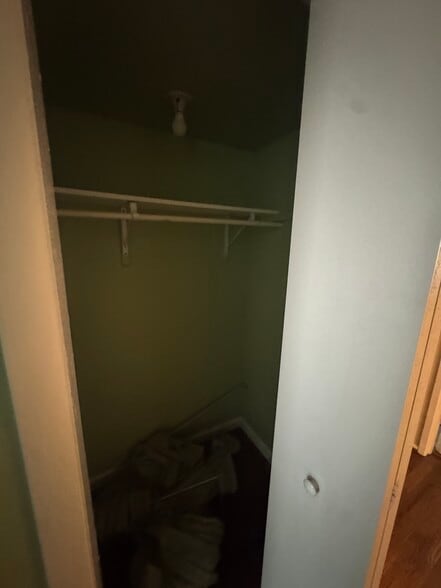 Closet for master bedroom - 19621 Sparr Spring Rd