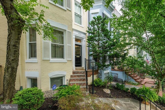Building Photo - 2229 Hall Pl NW