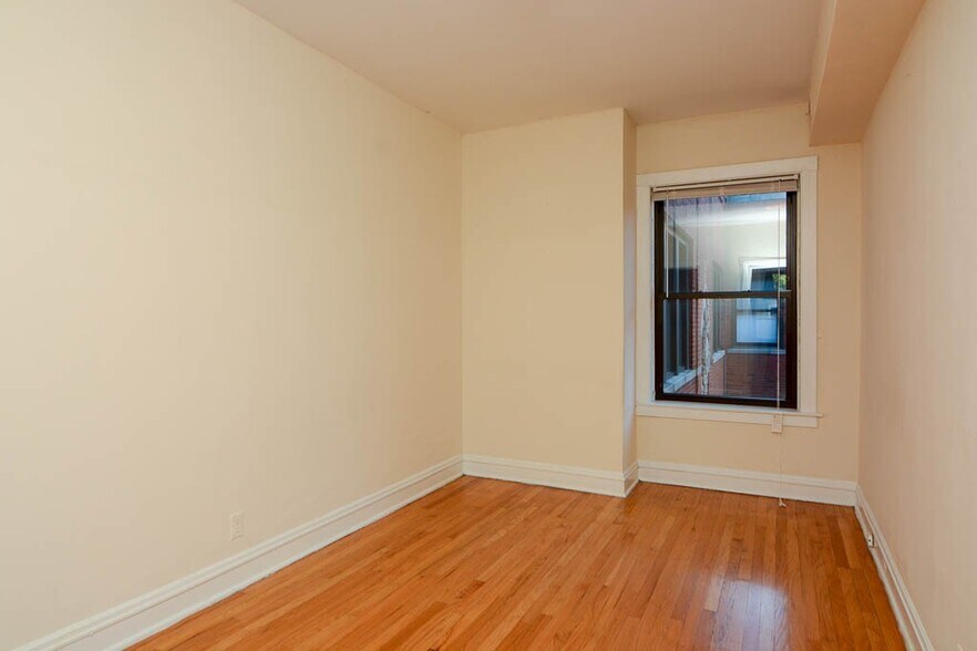 Building Photo - 3523 N Racine Ave