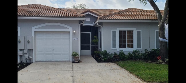 Building Photo - 4740 SW 12th Pl