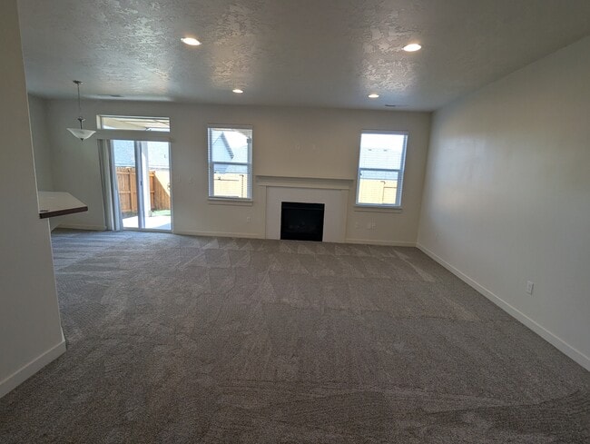 Building Photo - 3667 SW Pumice Stone Ave