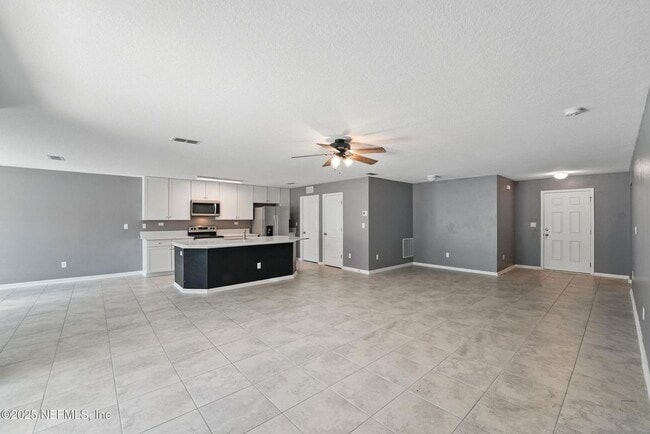 Building Photo - 3 bedroom / 2 bathroom home on the Northside