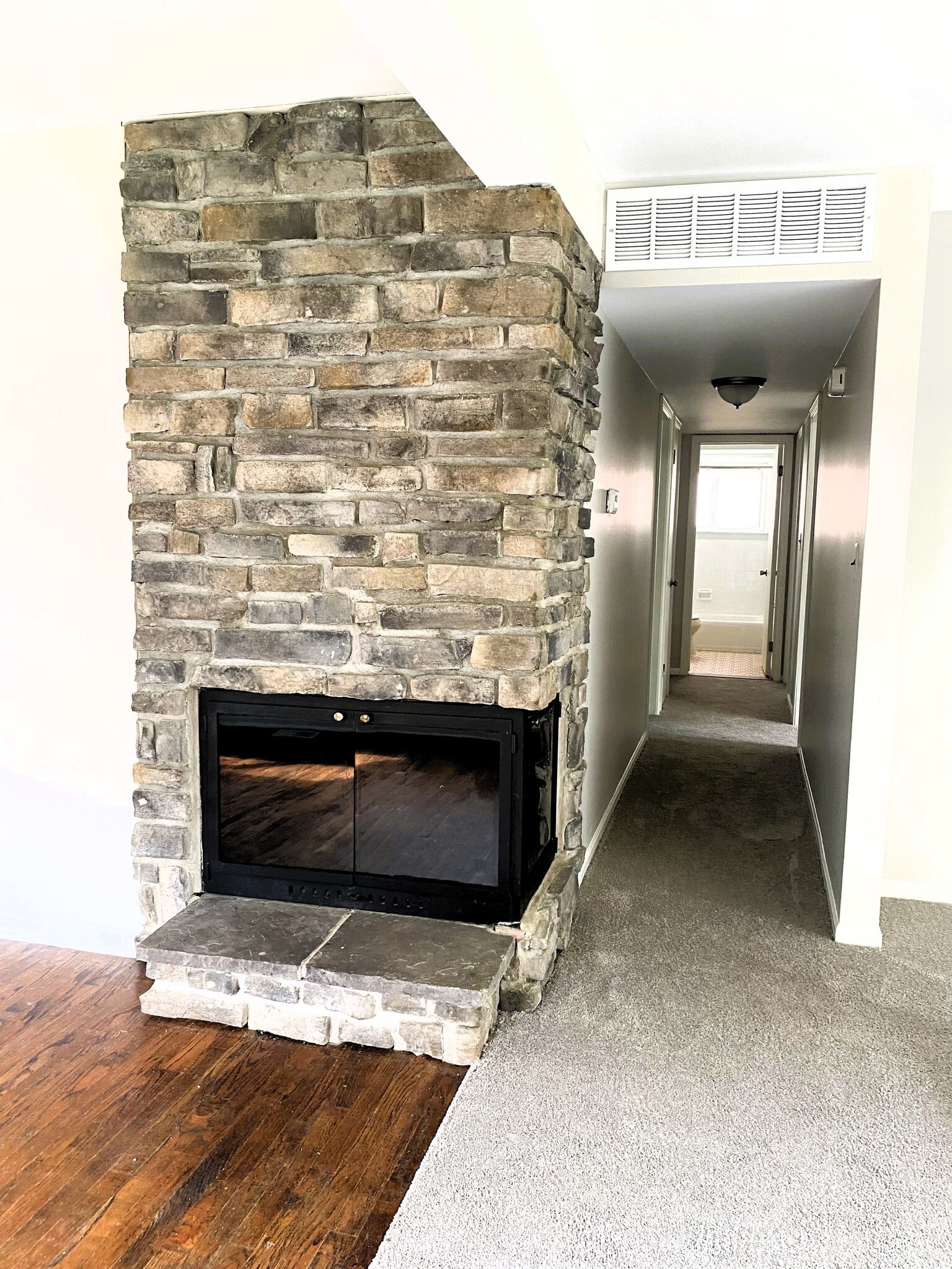 View of hallway to bedrooms & bath. - 1611 Ludean Dr