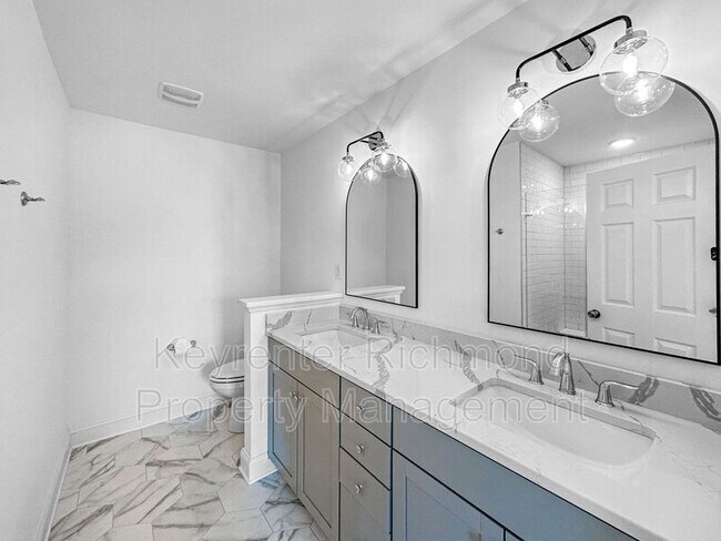 Building Photo - 6925 Dunton Rd