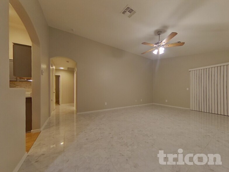 Building Photo - 24832 W Kowalsky Ln