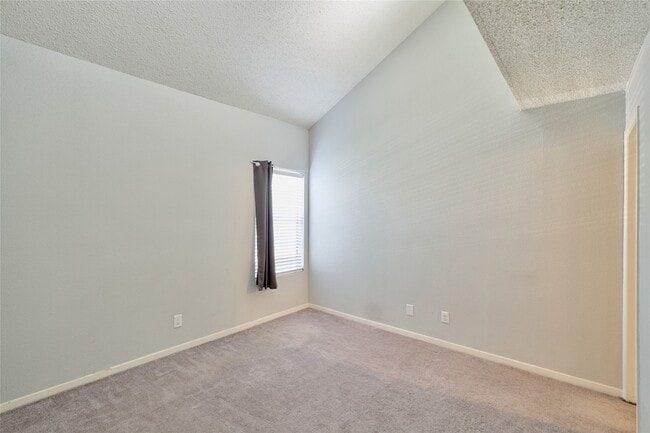 Building Photo - 12900 Walden Rd