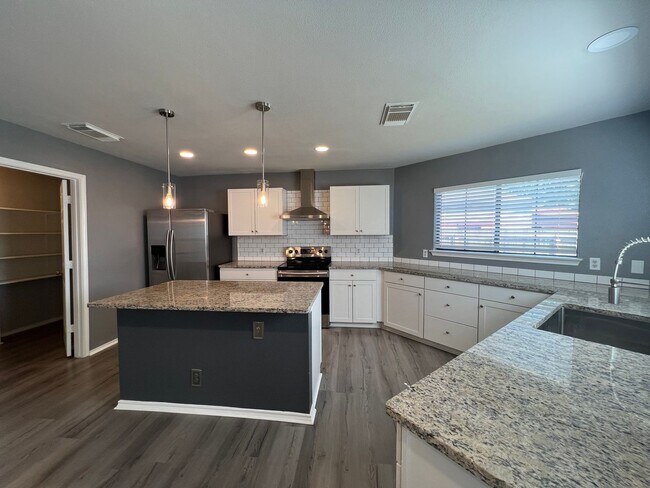 Building Photo - AWESOME Updated 4-Bed 2.5-Bath in Gruene C...
