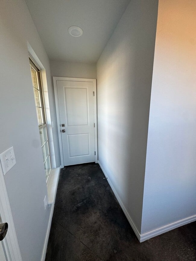 Building Photo - Located in the Glendale Area!!! New Build "Be the 1st to live HERE!!! 1/2 off special 1st month rent
