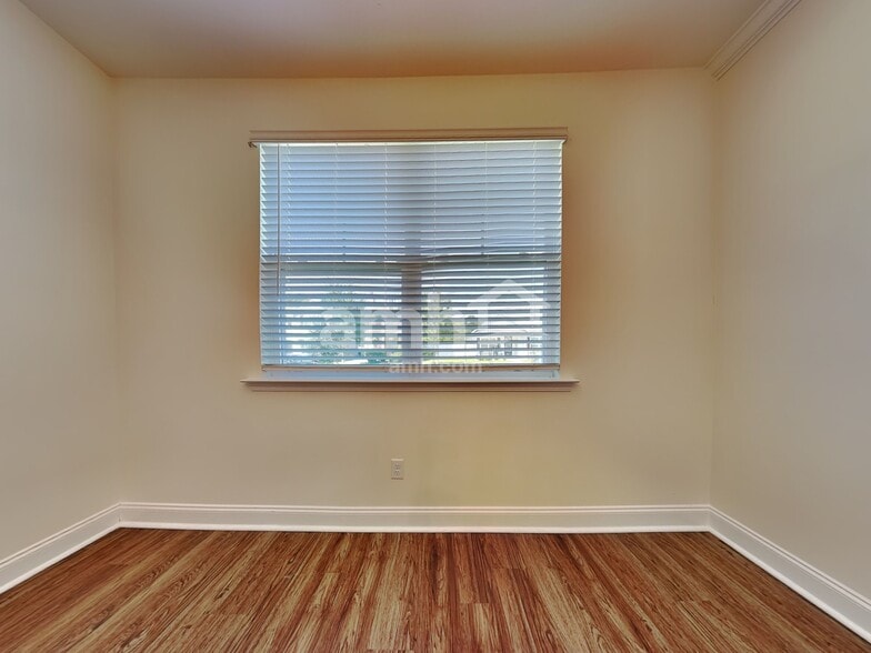 Building Photo - 25 Crabapple Cir