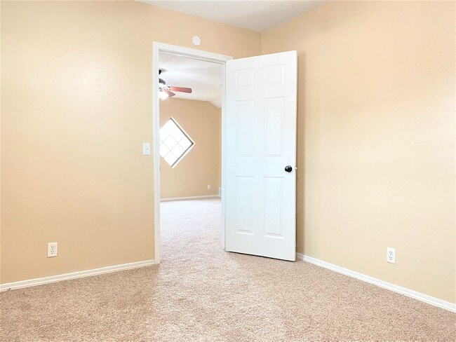 Building Photo - 725 Lapwing Rd