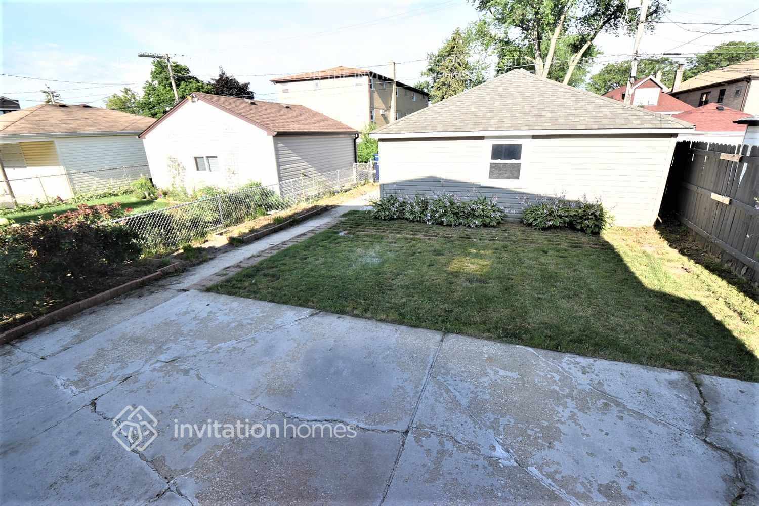 Building Photo - 2414 N 75th Ct
