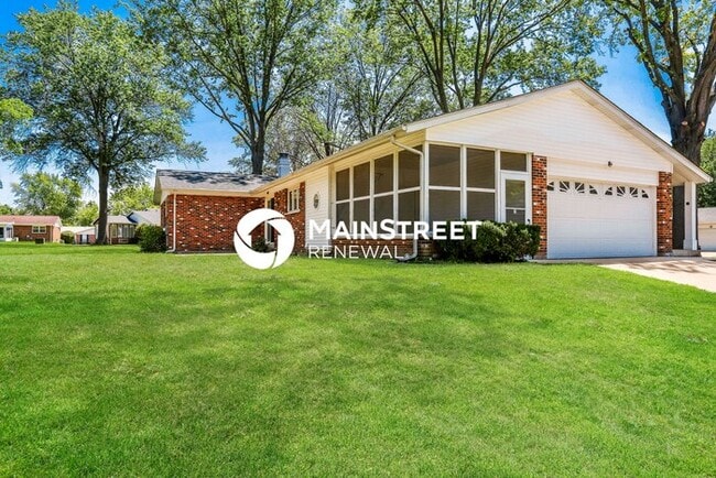 Building Photo - 3 Bedroom Pet-Friendly Home in FLORISSANT, MO with Main Street Renewal