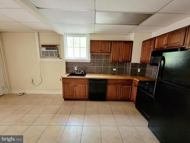 Building Photo - 5440 Ridge Ave
