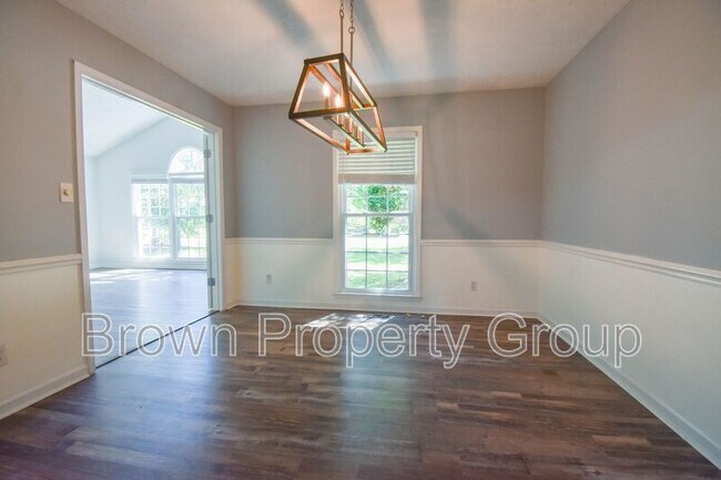 Building Photo - 867 Long Iron Dr