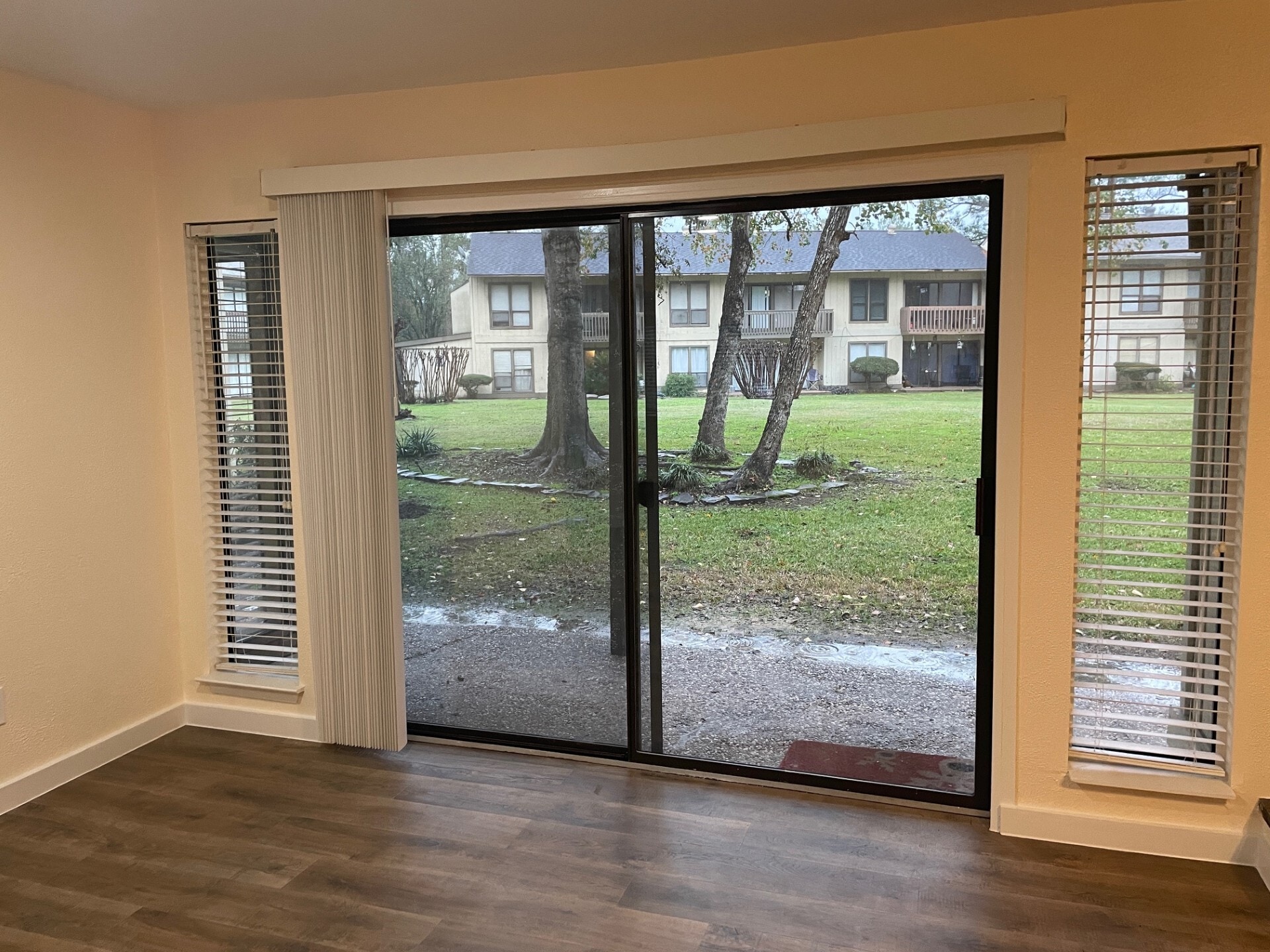 "Backyard" Grass Center Court - 15919 Golf Club Dr