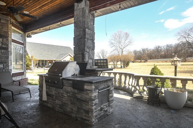 Building Photo - 21685 Merion Ct