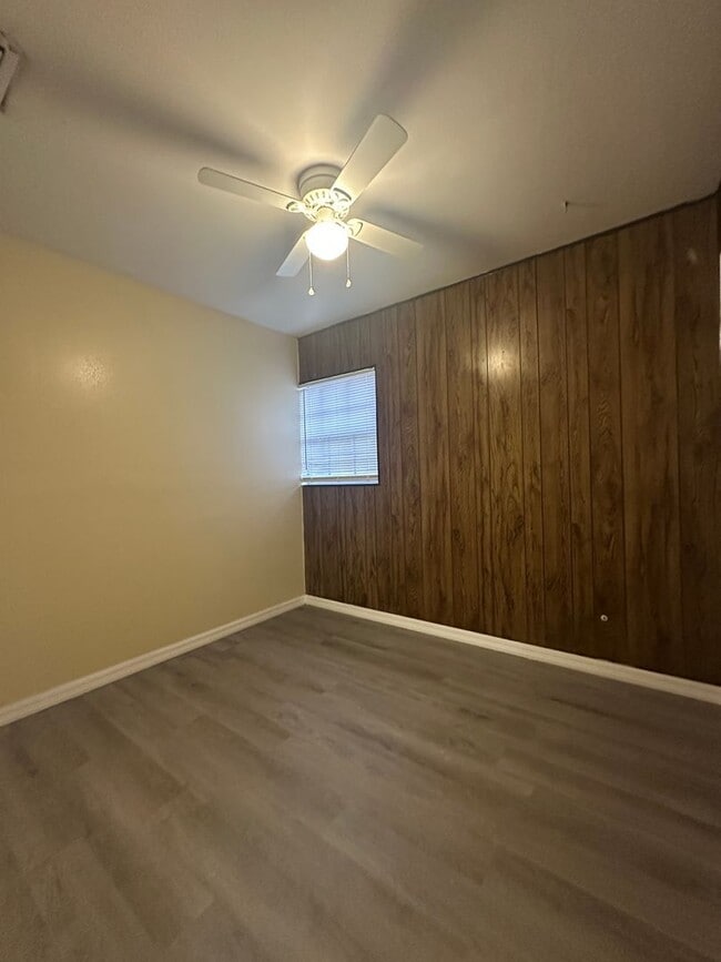 Building Photo - 3408 E Lambright St