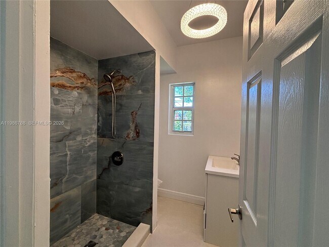 Building Photo - 521 NW 48th St