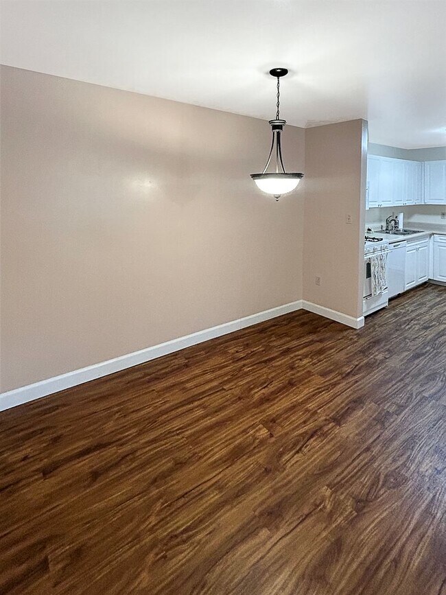 Building Photo - two bedroom two bath condo in Robinson Township!