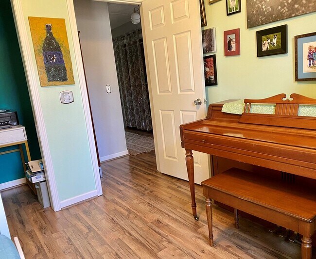 Building Photo - FURNISHED MONTHLY RENTAL AVAILABLE AUGUST ...