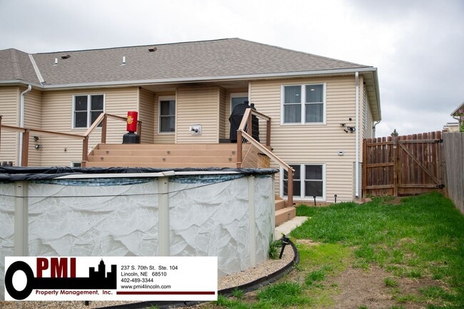 Building Photo - 4 Bedroom and 3 bathroom Fully Furnished
