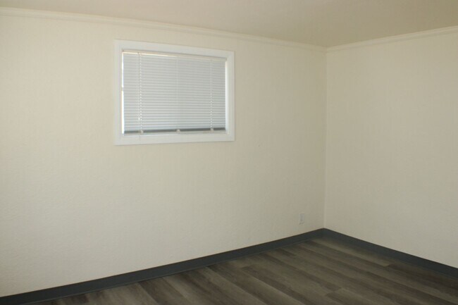 Building Photo - Charming 2-Bed, 1-Bath Home with Inviting ...