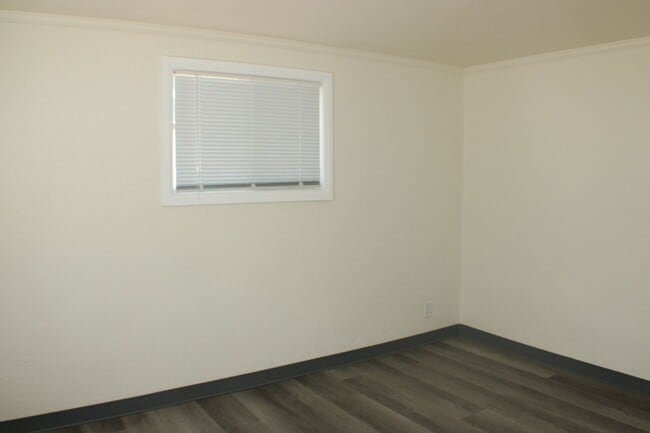 Building Photo - Charming 2-Bed, 1-Bath Home with Inviting Back Porch