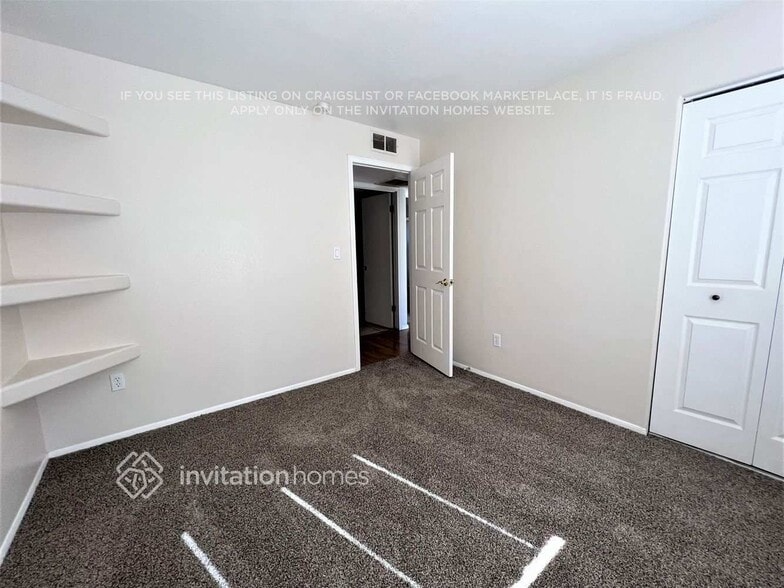 Building Photo - 7121 W North Ln