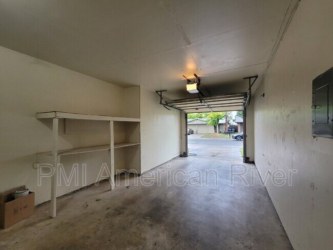 Building Photo - 9138 Nasreen Dr