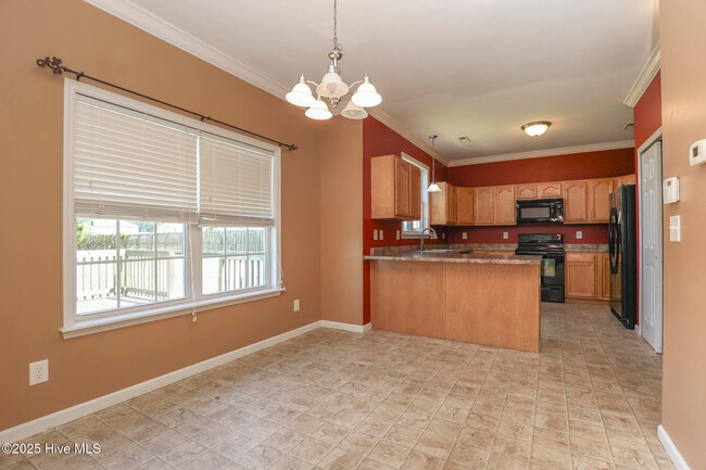 Building Photo - 215 Bonanza Dr