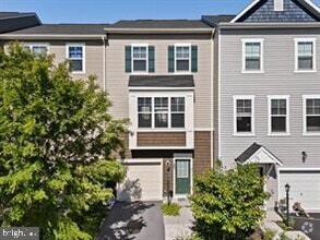 Building Photo - 105 Poinsettia Wy