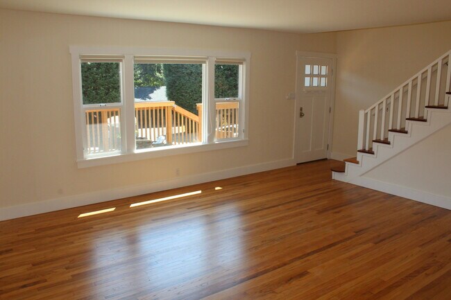 Building Photo - West Crescent Drive