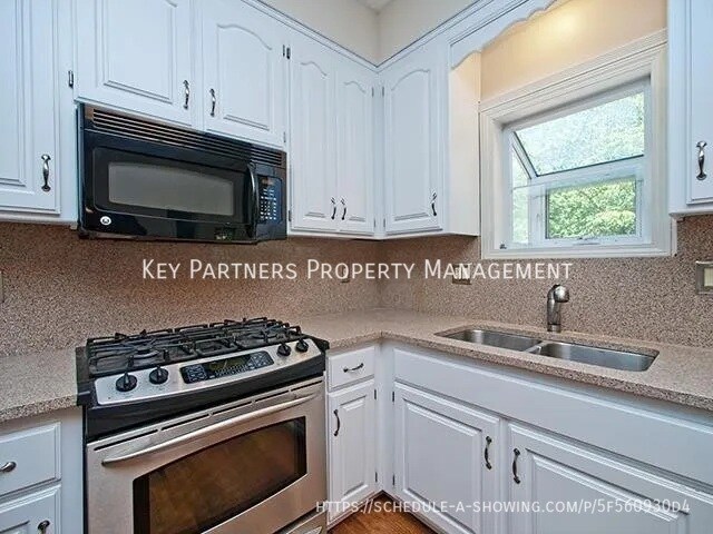 Building Photo - 14281 S Arapaho Dr
