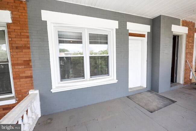 Building Photo - 6044 Catharine St