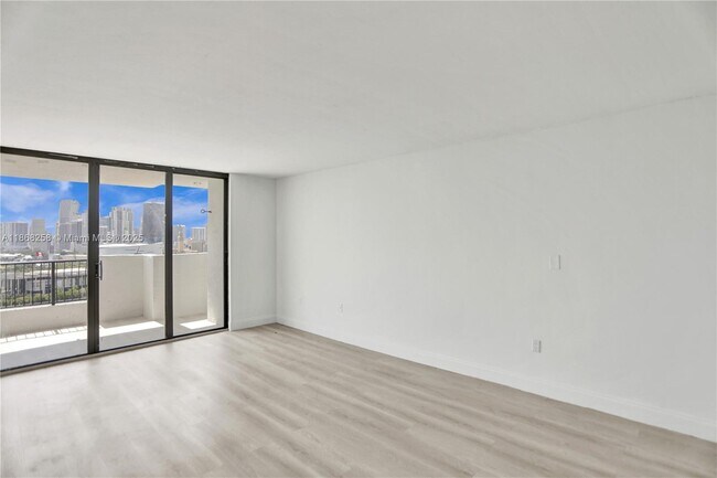 Building Photo - 555 NE 15th St