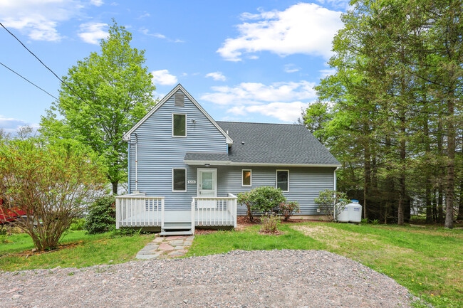 Building Photo - 646 West Hill Rd