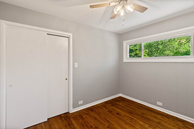 Building Photo - 334 Russet Ln