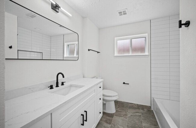 Building Photo - 10935 Silkwood Dr