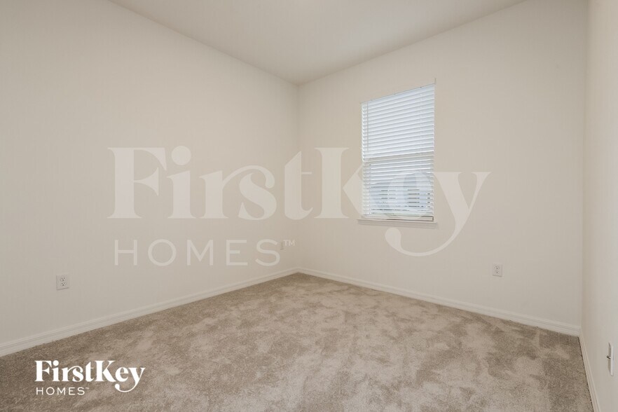 Building Photo - 515 Crown Rose Dr