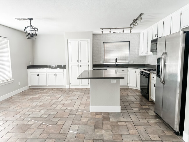 Building Photo - 1304 Calle Montery St