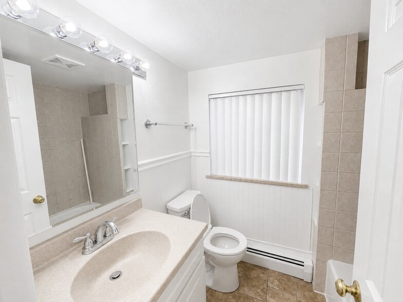 Building Photo - 1375 Everett Ct