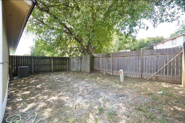 Building Photo - 508 Greenlawn Blvd