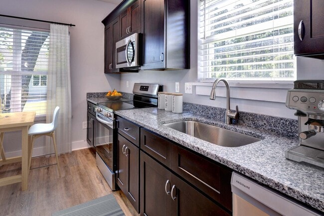 Building Photo - 220 Curry Dr