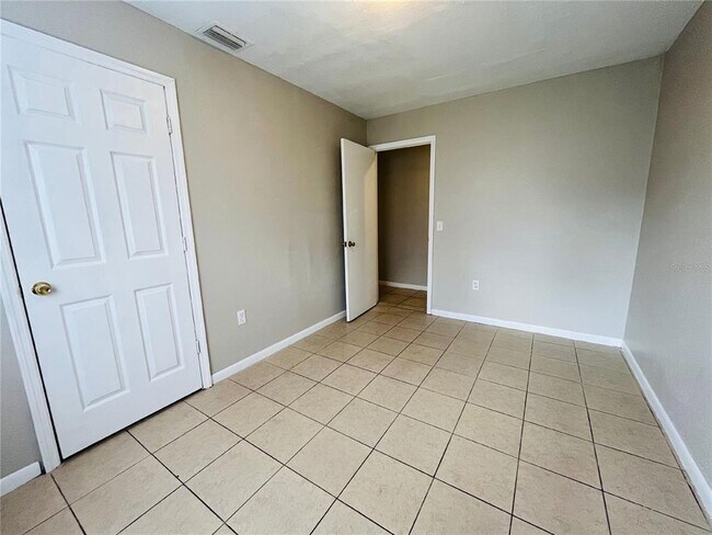 Building Photo - 1031 Crestview Ave
