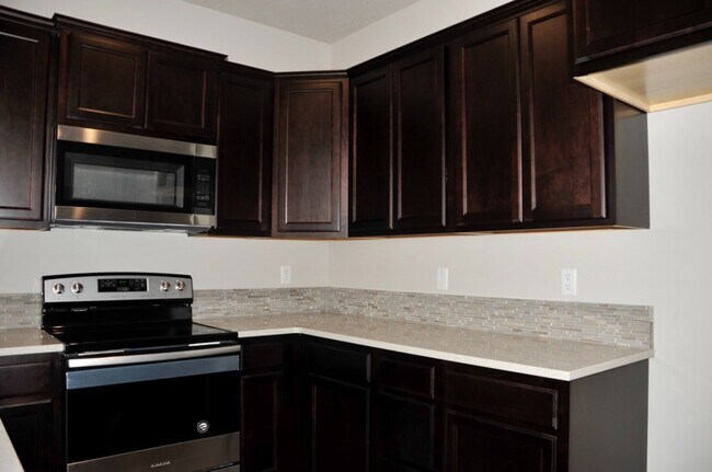 Building Photo - Woodbridge South Neighborhood 3/2